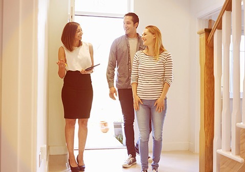 couple-realtor-home-HGstock-676x338